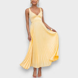 Aby - Maxi vestido amarillo plisado con escote en V