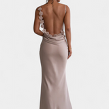 Mercedes Vestido de Novia con Detalle de Flores y Cuello Drapeado