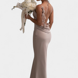 Mercedes Vestido de Novia con Detalle de Flores y Cuello Drapeado