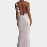 Mercedes Vestido de Novia con Detalle de Flores y Cuello Drapeado