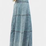 Lorraine Falda Maxi de Denim con Detalle de Pluma