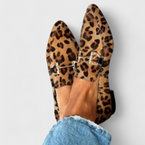 Lluvia Mocasines Elegantes con Patrón Grabado y Tacón Sutil